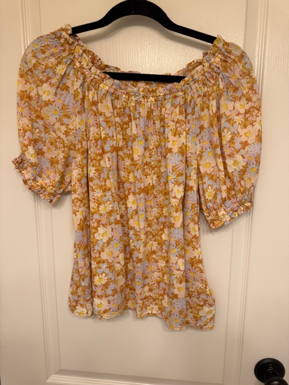 GAP Floral Off-Shoulder Top in Floral Yellow and Light Blue. Size small